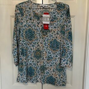 EMILY DANIELS Floral Print Top blue floral and inlay of silver